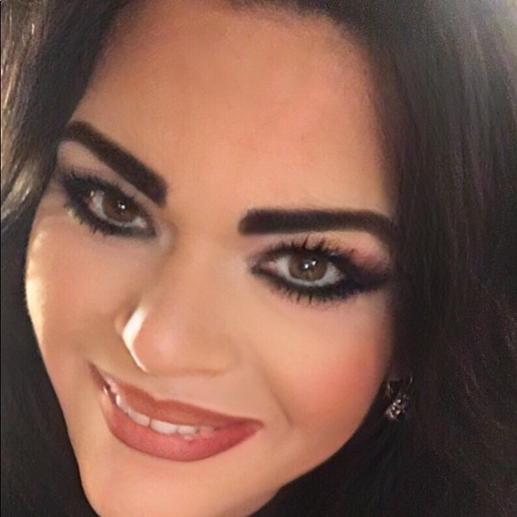 Meet your Posher, Amy - Picture 3 of 7